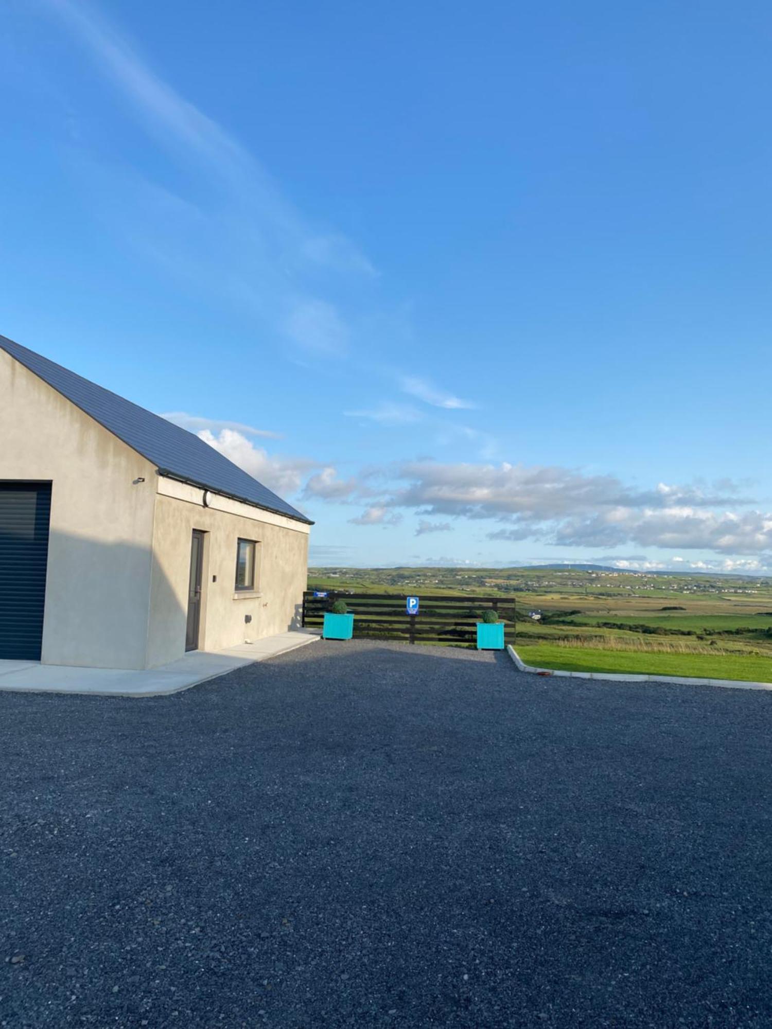 Hill Top View Apartment Lahinch Buitenkant foto