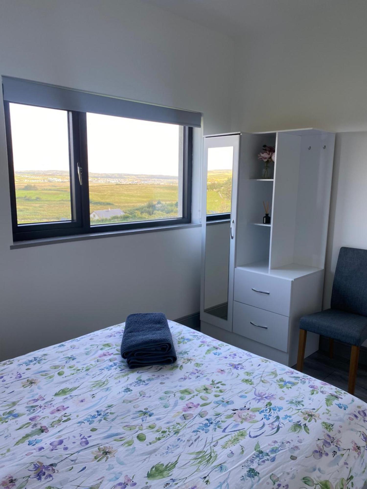 Hill Top View Apartment Lahinch Buitenkant foto